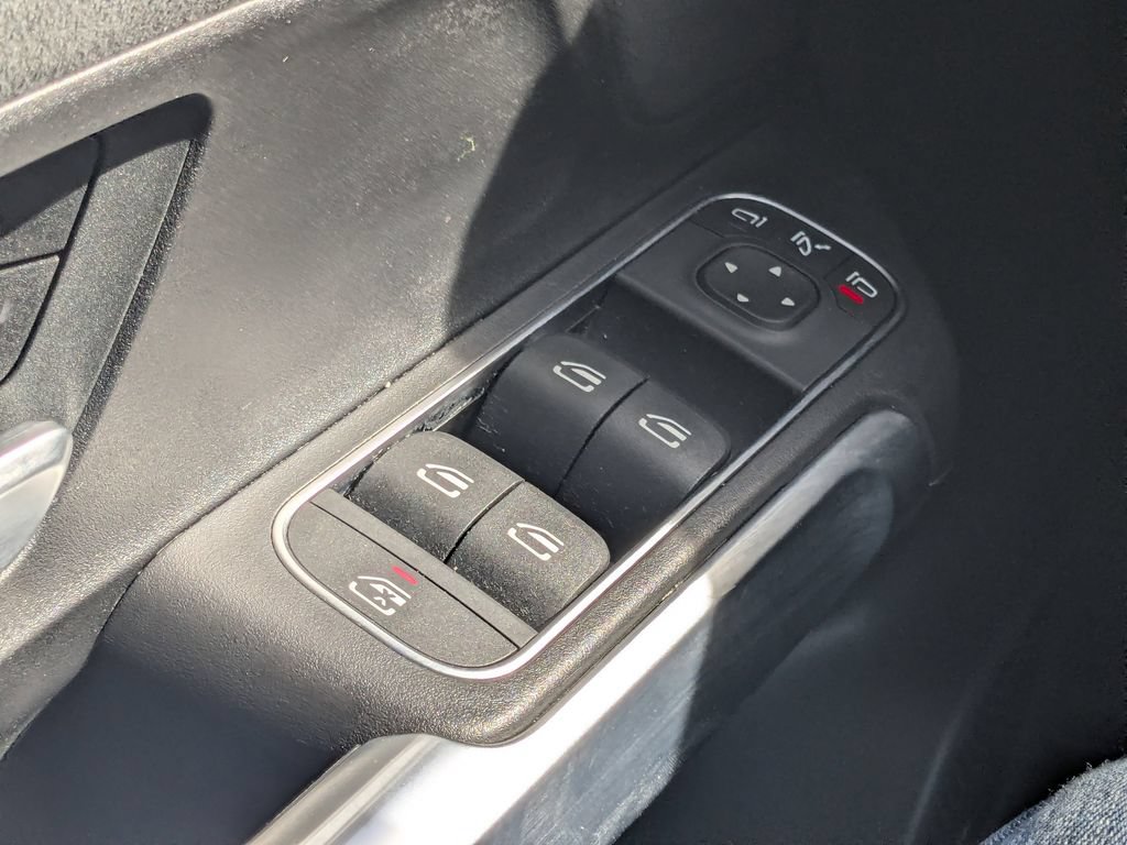 Certified 2024 Mercedes-Benz GLB 250 image 35