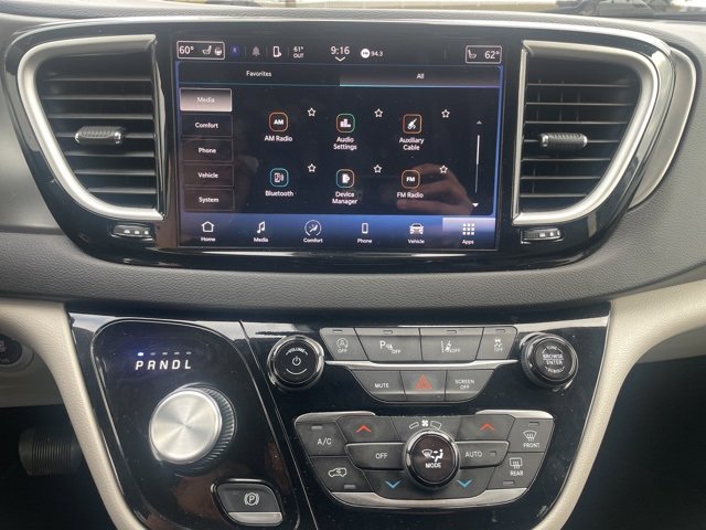 Used 2024 Chrysler Pacifica Touring-L image 21