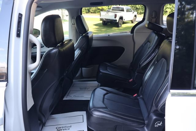 Used 2024 Chrysler Pacifica Touring-L FWD image 17