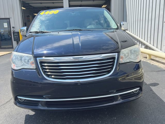 Used 2011 Chrysler Town & Country Touring-L w/ Entertainment Group #2 FWD image 3
