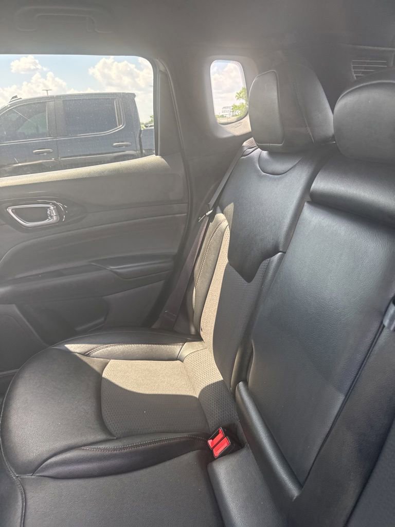 Used 2025 Jeep Compass Trailhawk AWD/4WD image 10