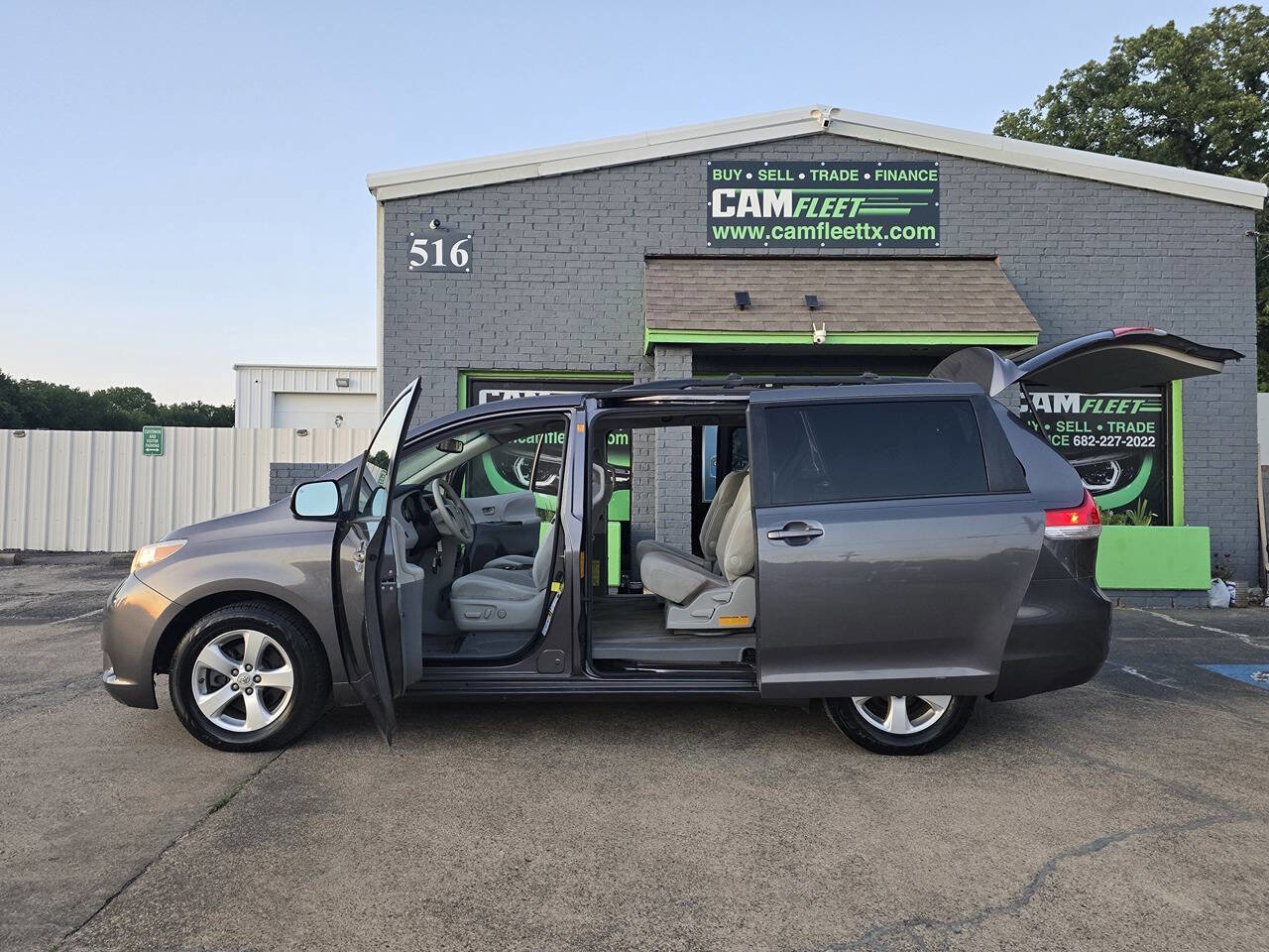 Used 2012 Toyota Sienna LE FWD image 53