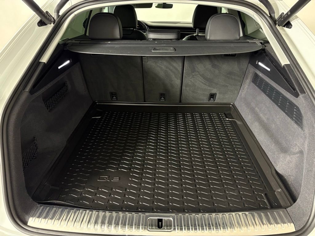 Used 2023 Audi Q8 Premium AWD/4WD image 38
