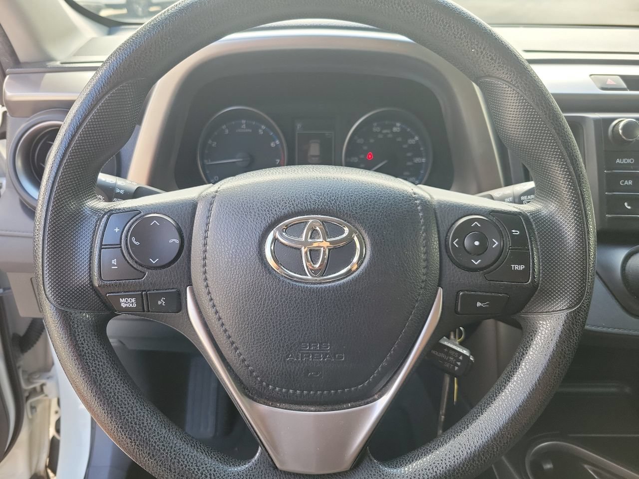 Used 2018 Toyota RAV4 LE FWD image 18