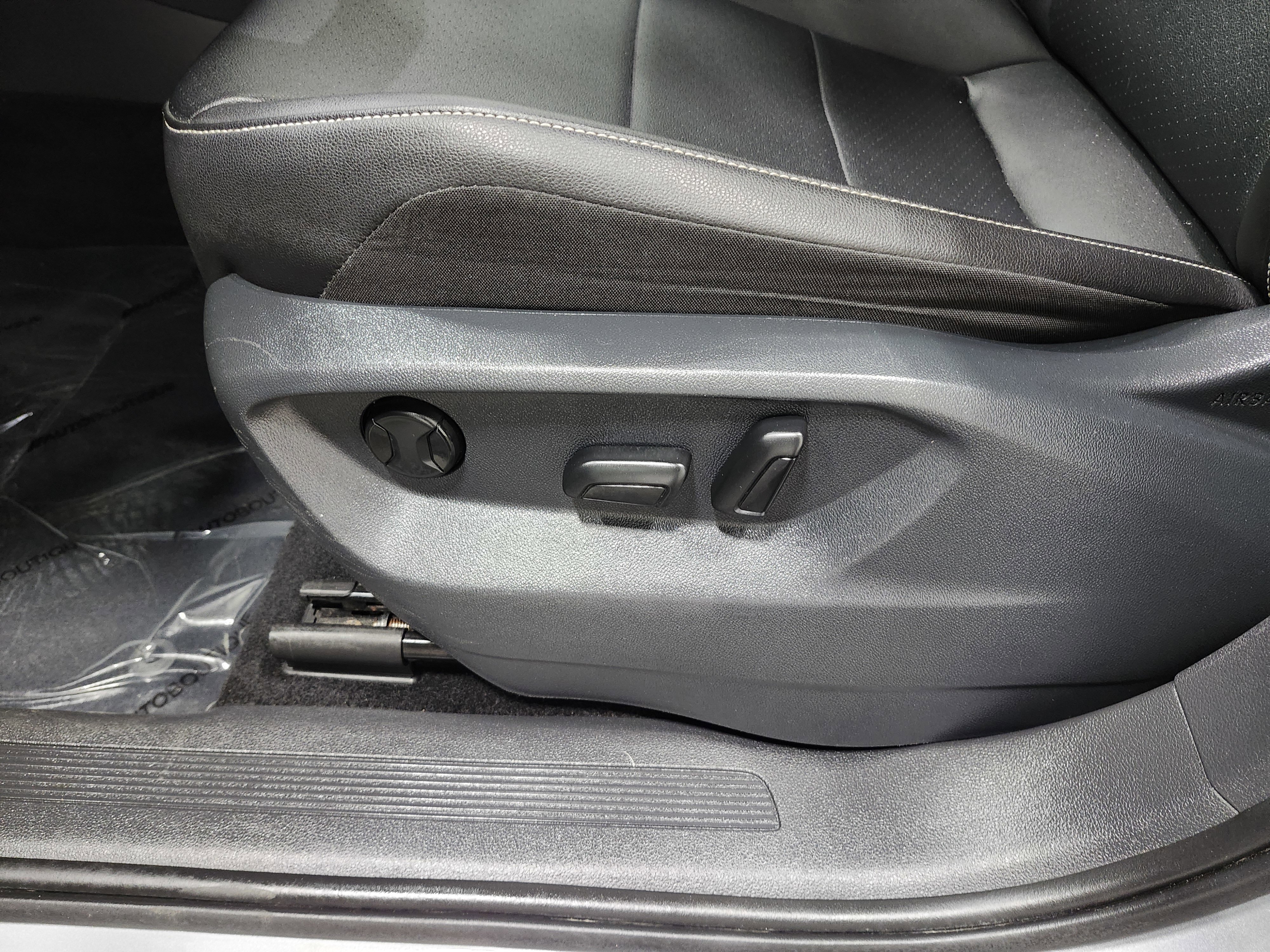 Used 2021 Volkswagen Tiguan SE FWD image 24