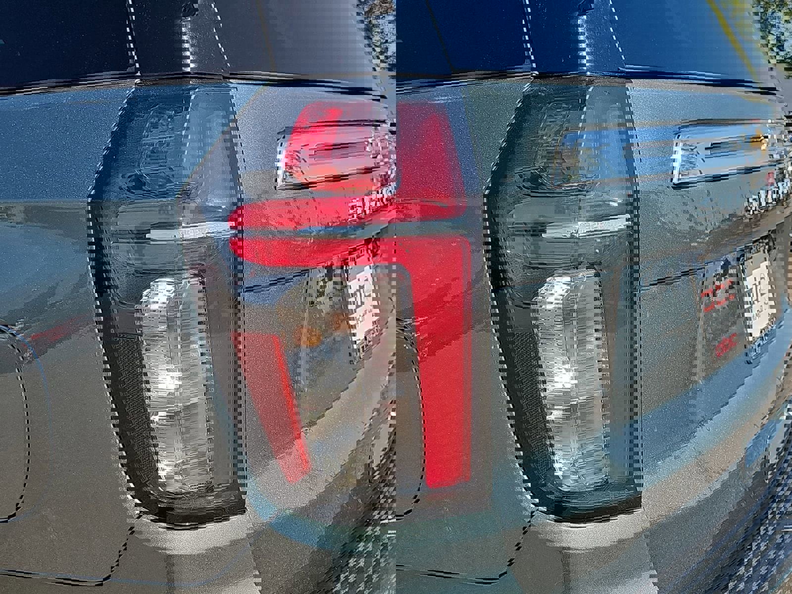 Used 2023 Chevrolet Suburban Premier image 35