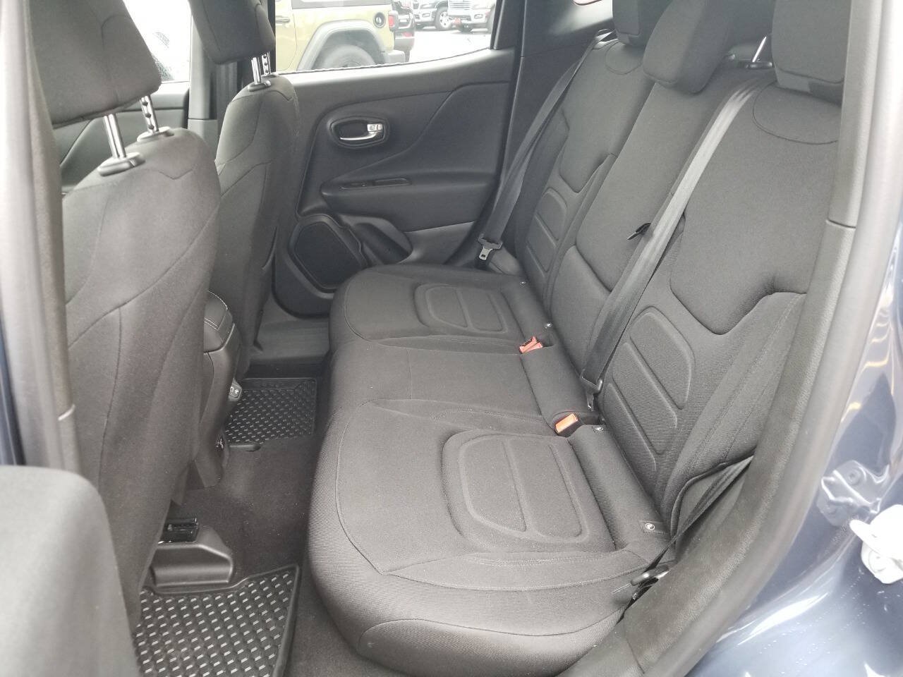 Certified 2022 Jeep Renegade Latitude w/ Convenience Group AWD/4WD image 13