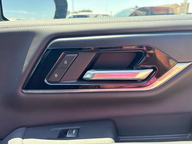 Used 2025 GMC Yukon XL Denali AWD/4WD image 35