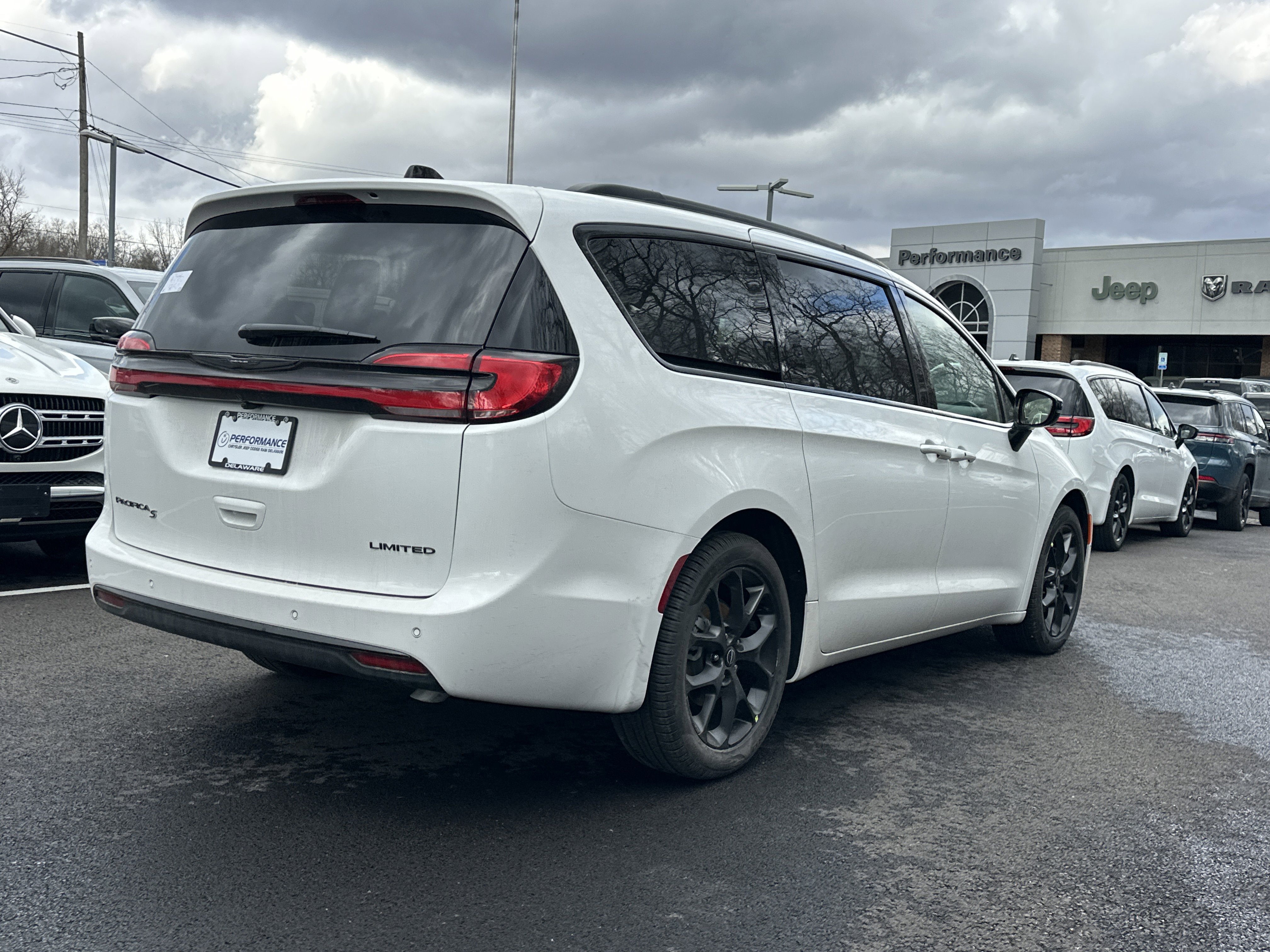 New 2026 Chrysler Pacifica Limited w/ S Appearance Package FWD image 18