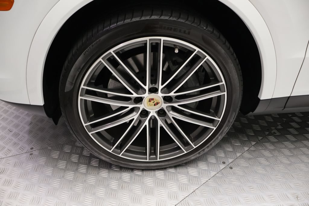 Certified 2023 Porsche Cayenne S AWD/4WD image 4