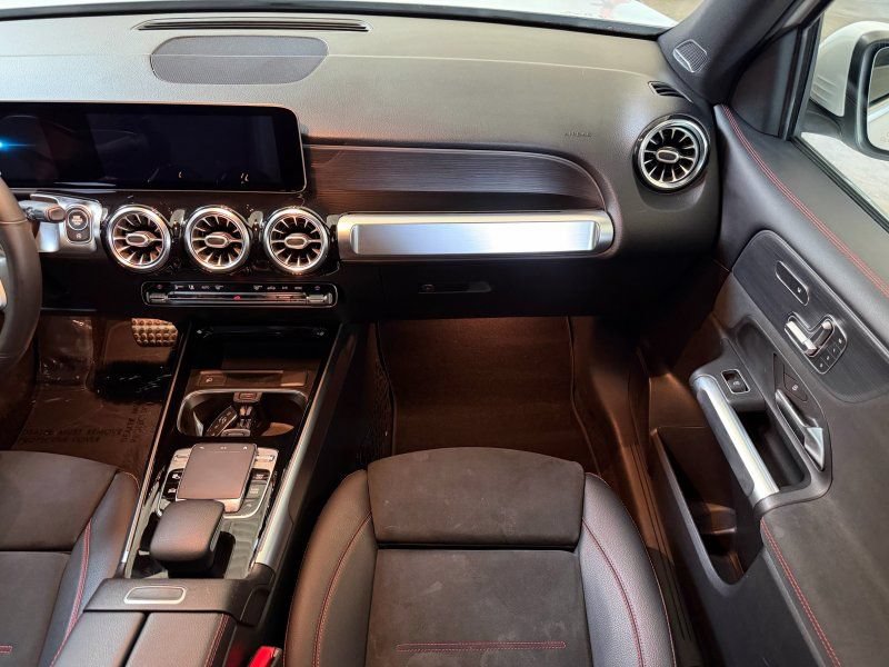 Used 2020 Mercedes-Benz GLB 250 w/ AMG Line image 19