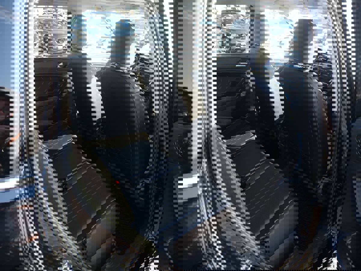 Used 2022 Volkswagen Tiguan SE image 31