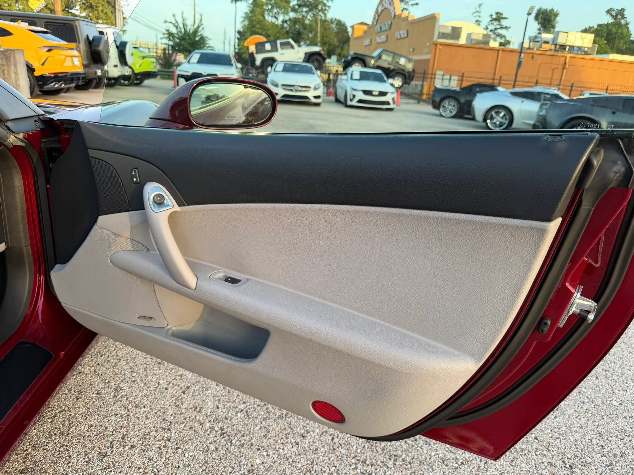 Used 2005 Chevrolet Corvette Coupe w/ Preferred Equipment Group RWD image 18
