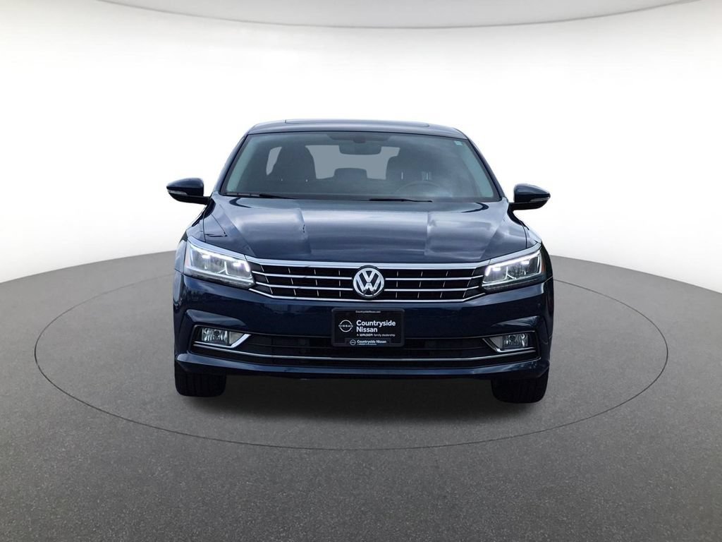 Used 2018 Volkswagen Passat 2.0T SE FWD image 2