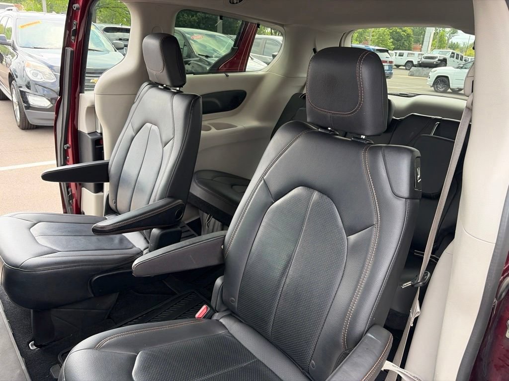Used 2018 Chrysler Pacifica Touring-L Plus FWD image 16