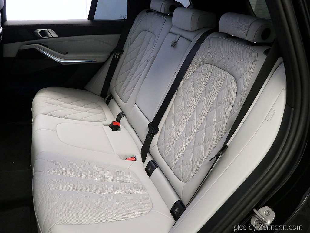 Used 2025 BMW X5 xDrive50e image 13