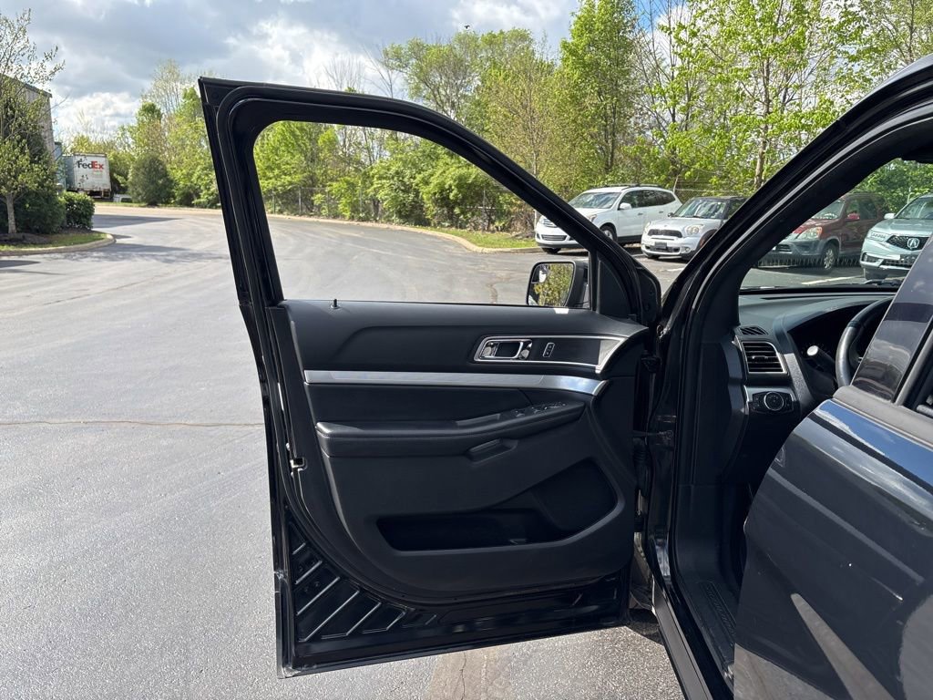 Used 2017 Ford Explorer XLT FWD image 13