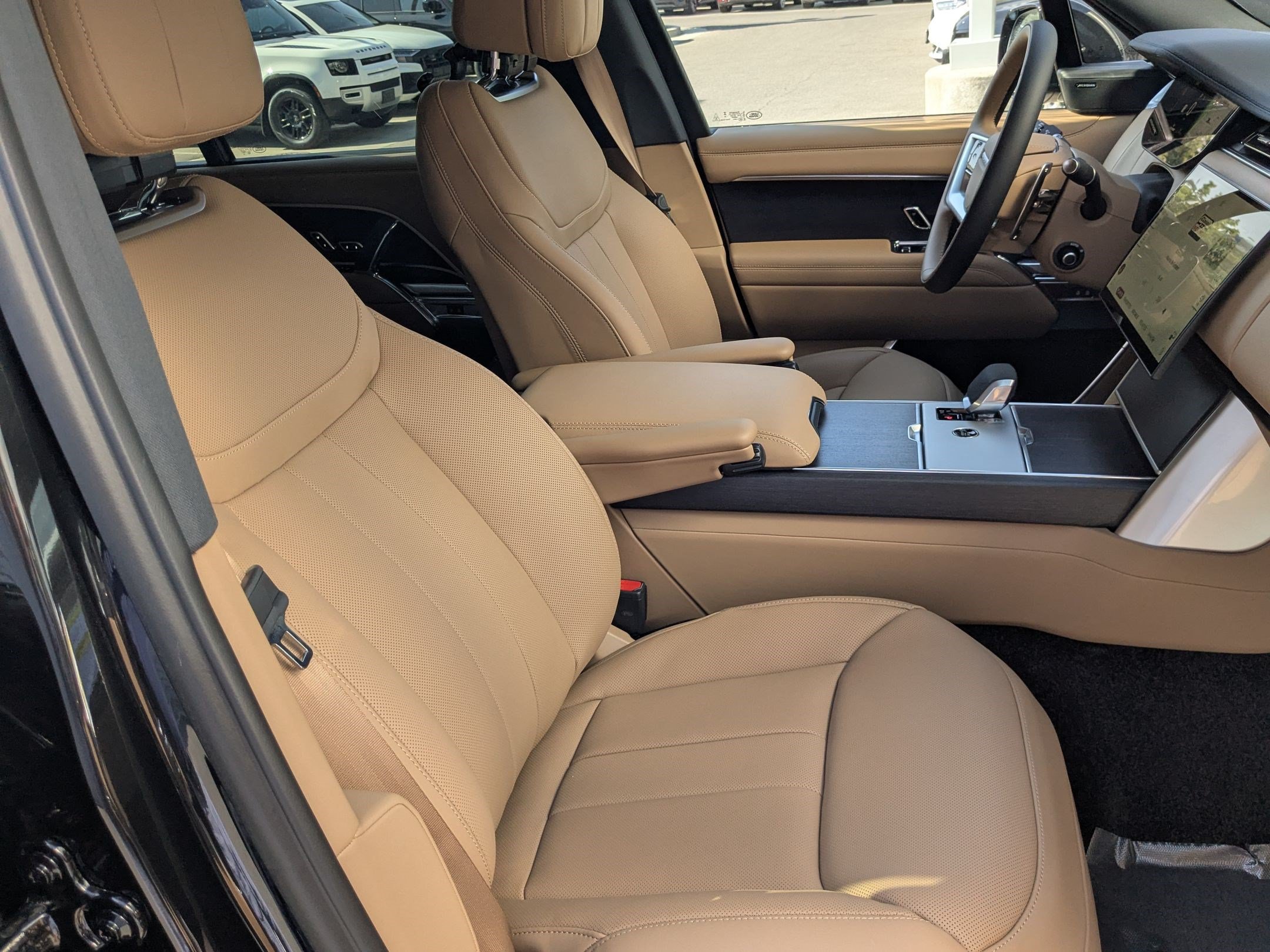 New 2026 Land Rover Range Rover Long Wheelbase SE AWD/4WD image 32
