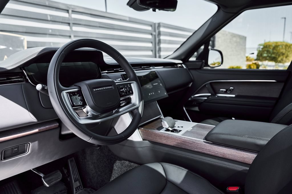 Used 2024 Land Rover Range Rover Long Wheelbase Autobiography AWD/4WD image 2