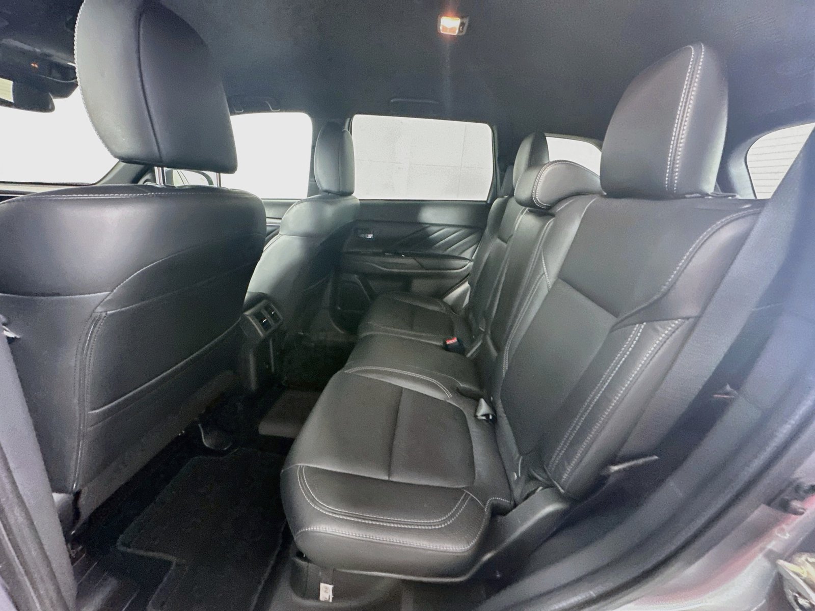 Used 2020 Mitsubishi Outlander SEL AWD/4WD image 23
