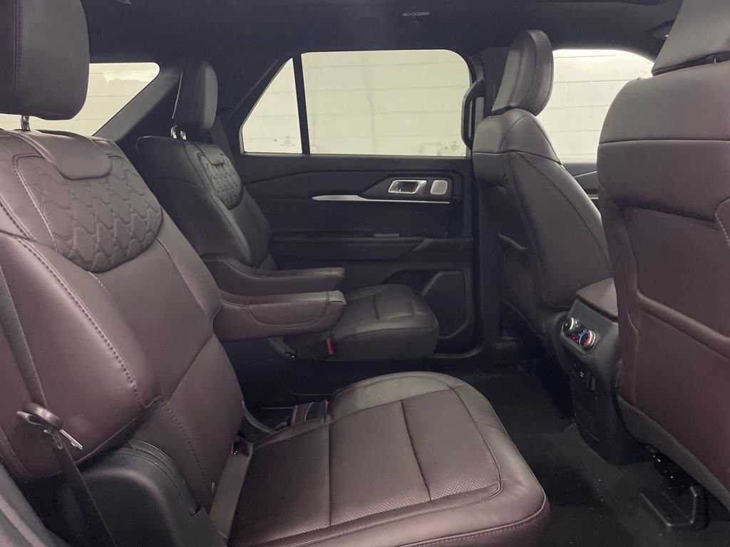 Certified 2025 Ford Explorer Platinum w/ LUX Leather Package image 32