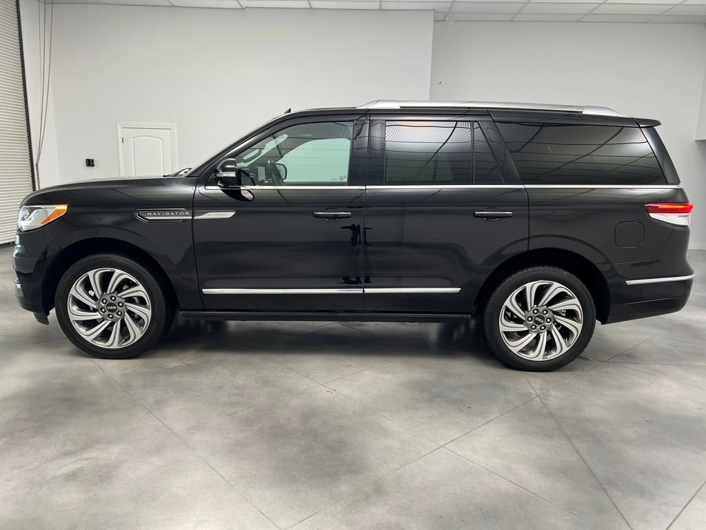 Used 2024 Lincoln Navigator Reserve image 4