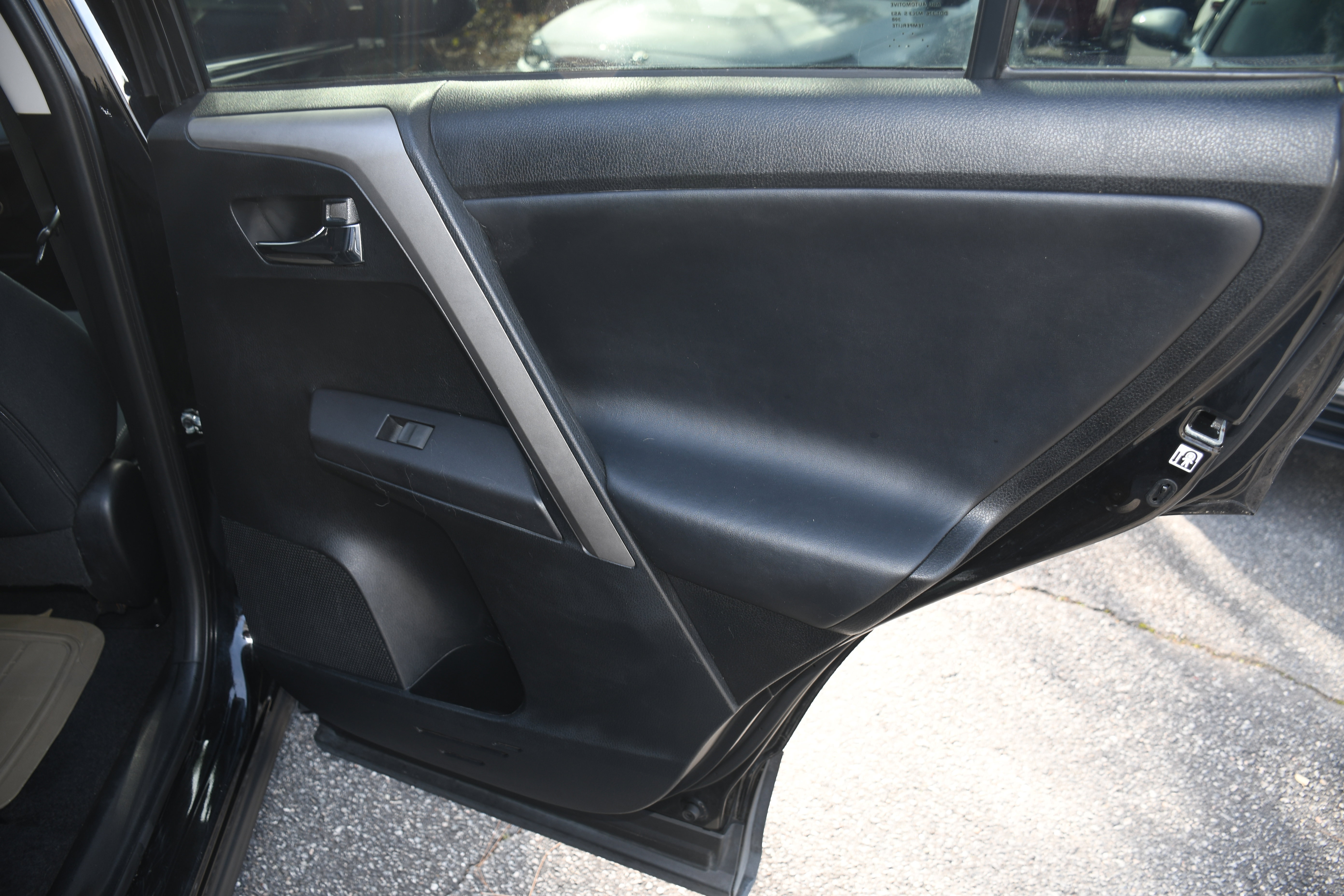 Used 2017 Toyota RAV4 XLE image 19