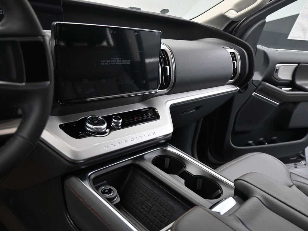 New 2025 Ford Expedition Active image 3