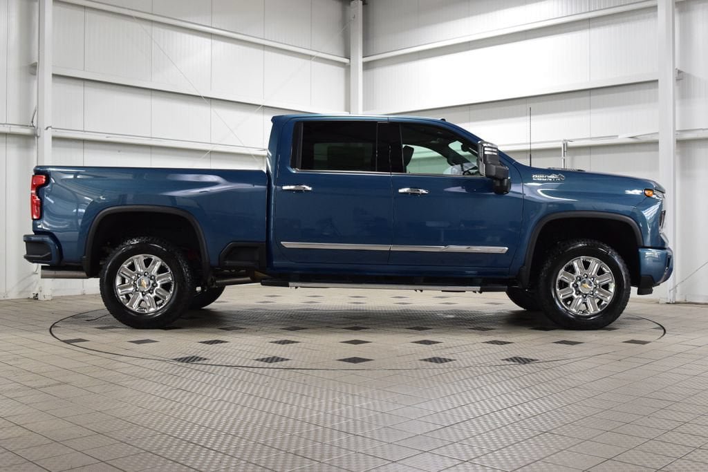 New 2026 Chevrolet Silverado 2500 High Country w/ High Country Premium Package AWD/4WD image 9