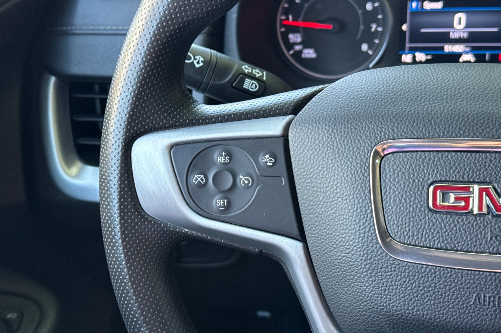 Used 2024 GMC Terrain SLE FWD image 30