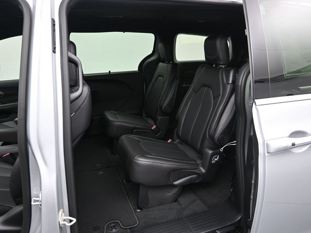 New 2026 Chrysler Pacifica Select image 22