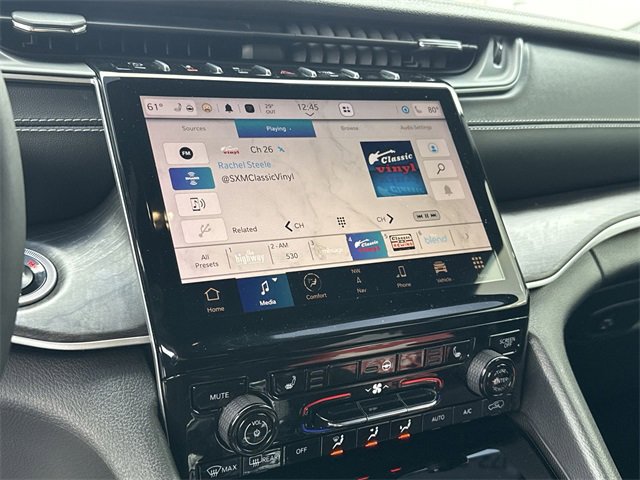 Used 2024 Jeep Grand Cherokee Limited w/ Black Appearance Package image 16