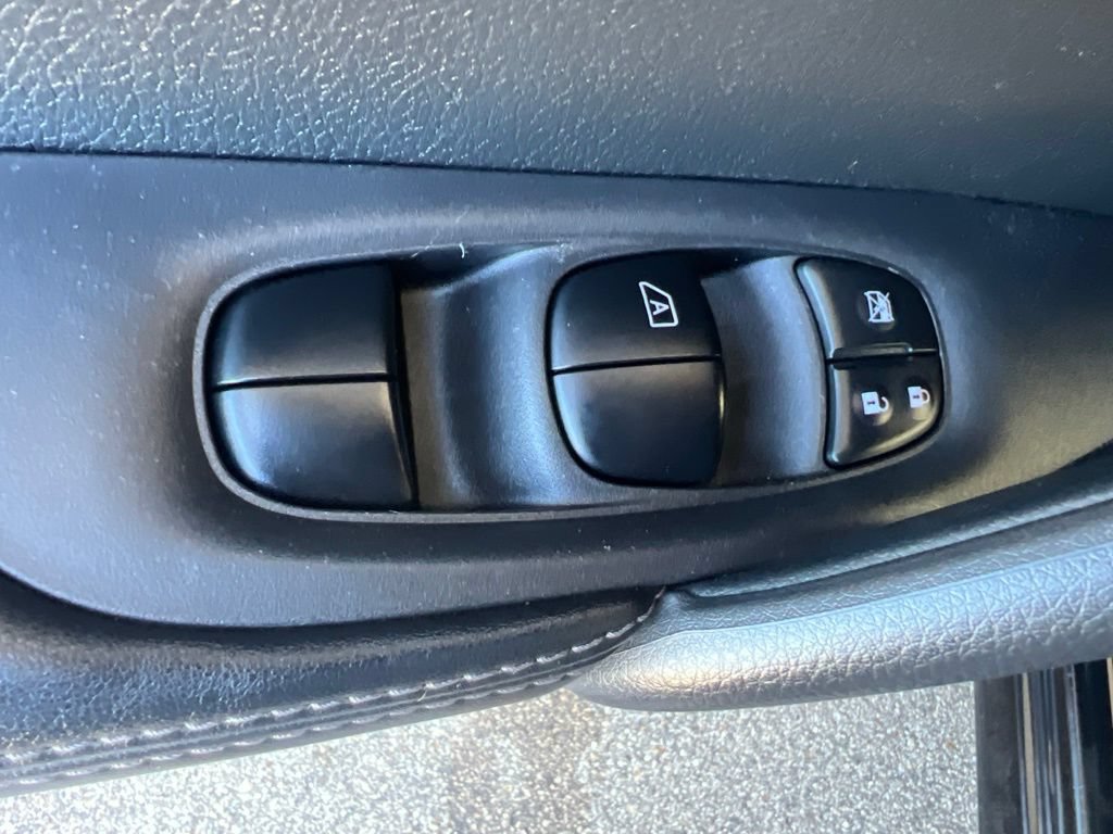 Used 2017 Nissan Rogue Sport SV AWD/4WD image 51