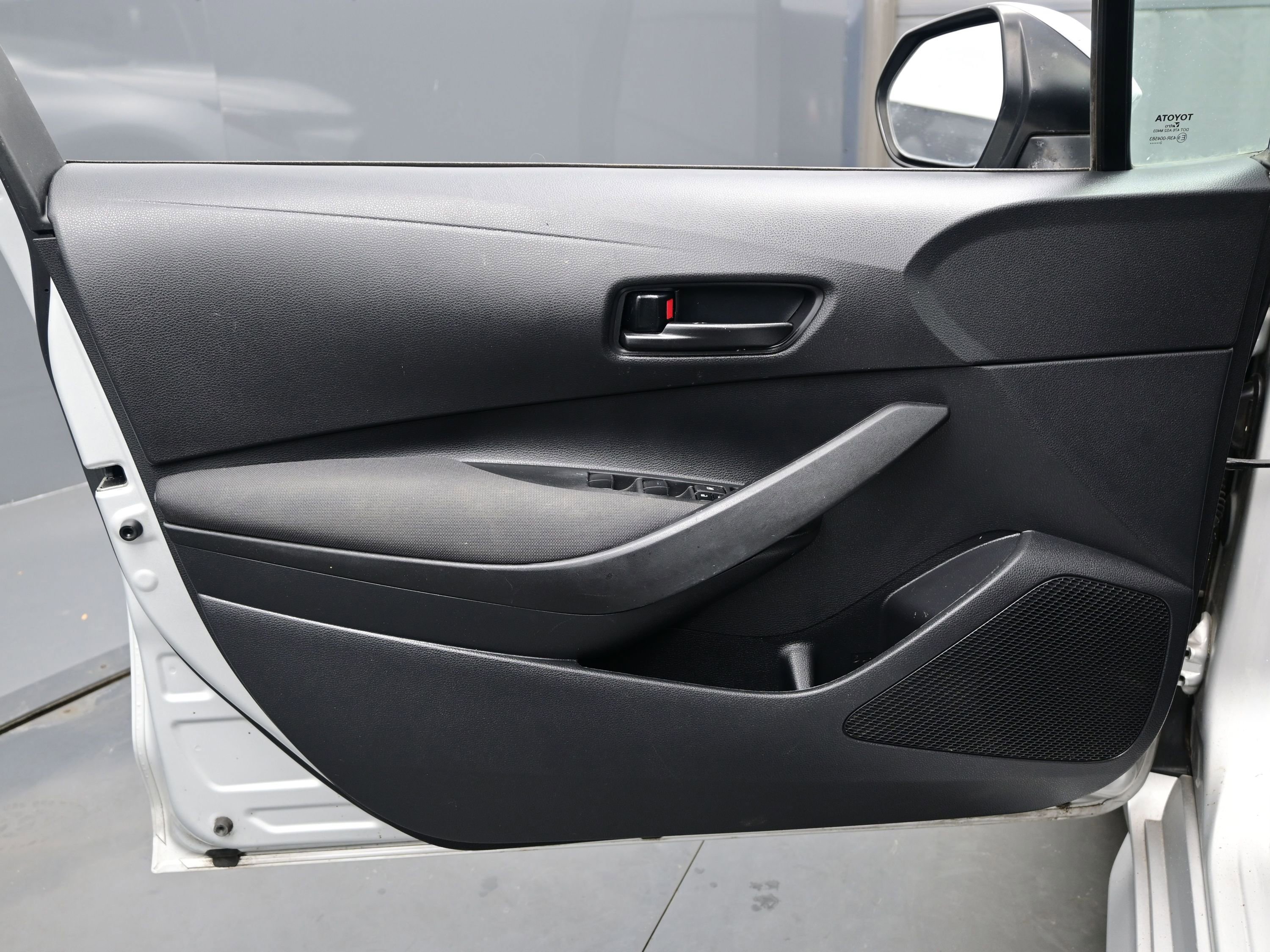 Used 2022 Toyota Corolla LE image 9