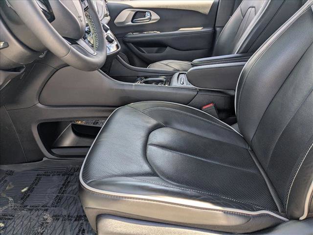 Used 2025 Chrysler Pacifica Limited FWD image 16