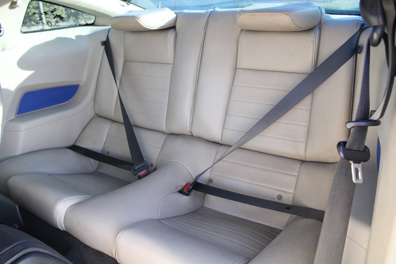 Used 2011 Ford Mustang GT Premium w/ Comfort Pkg RWD image 12