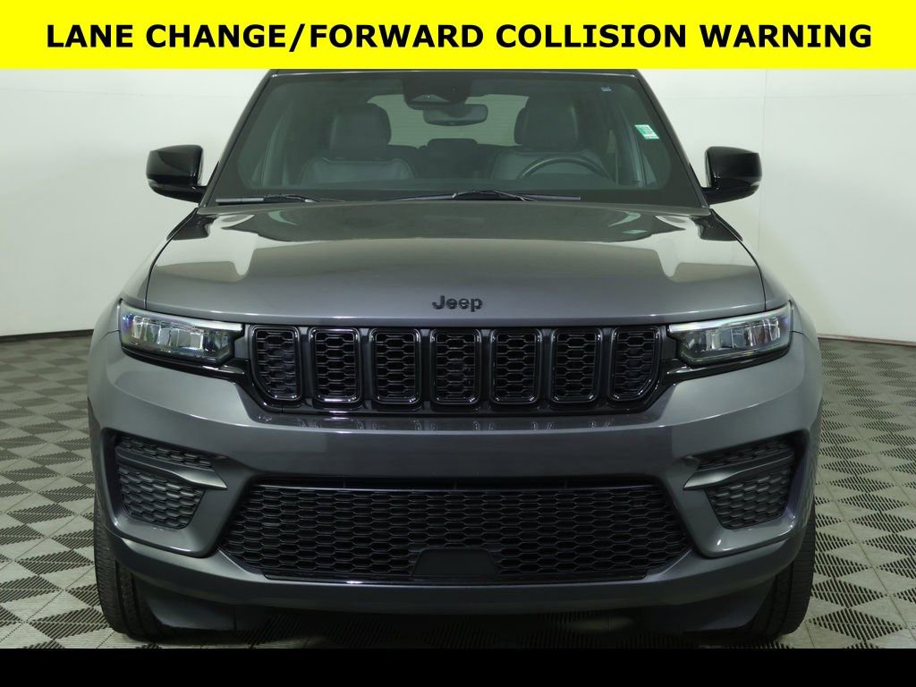 Used 2022 Jeep Grand Cherokee Altitude image 11