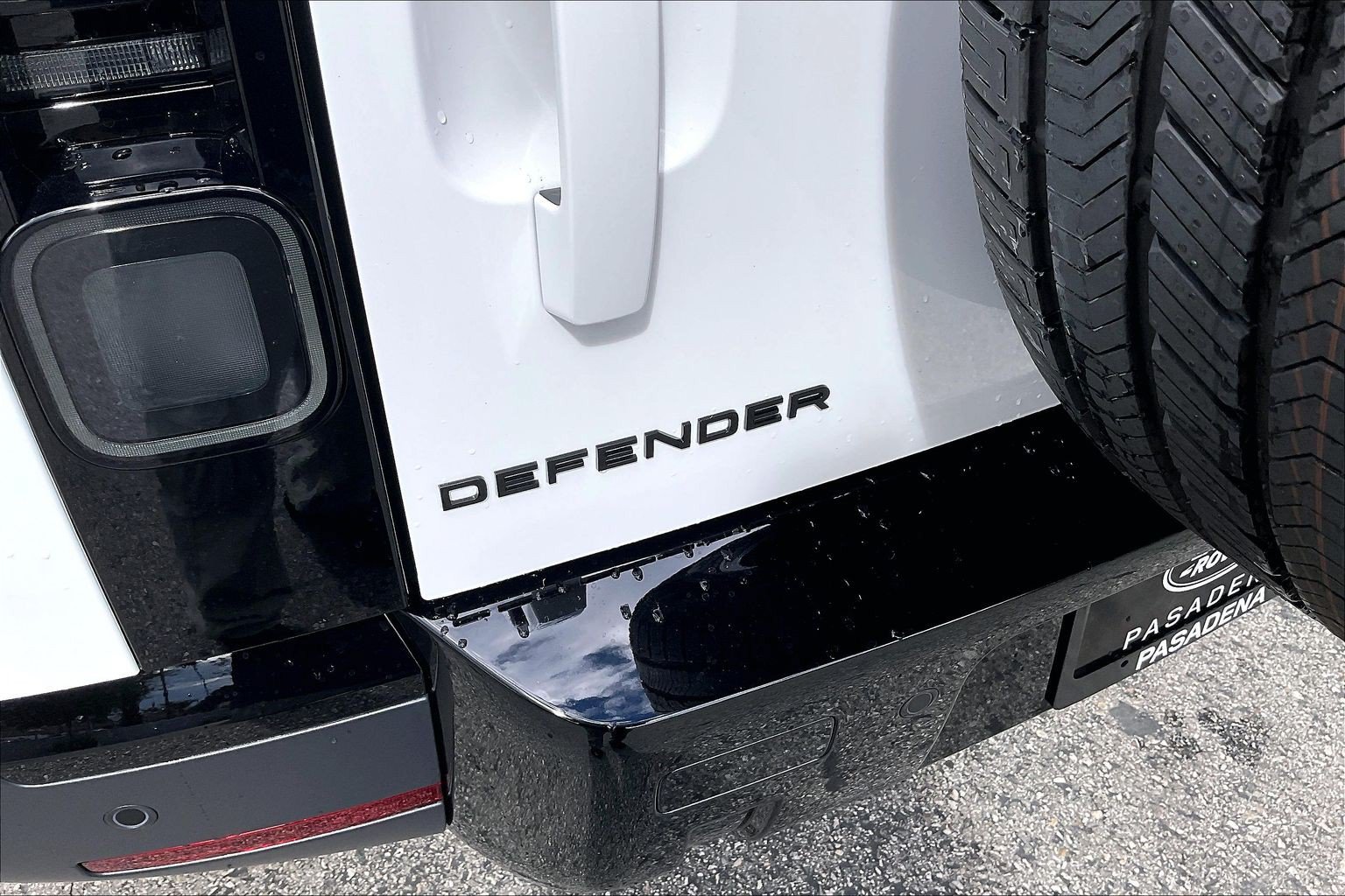New 2026 Land Rover Defender 110 S AWD/4WD image 9