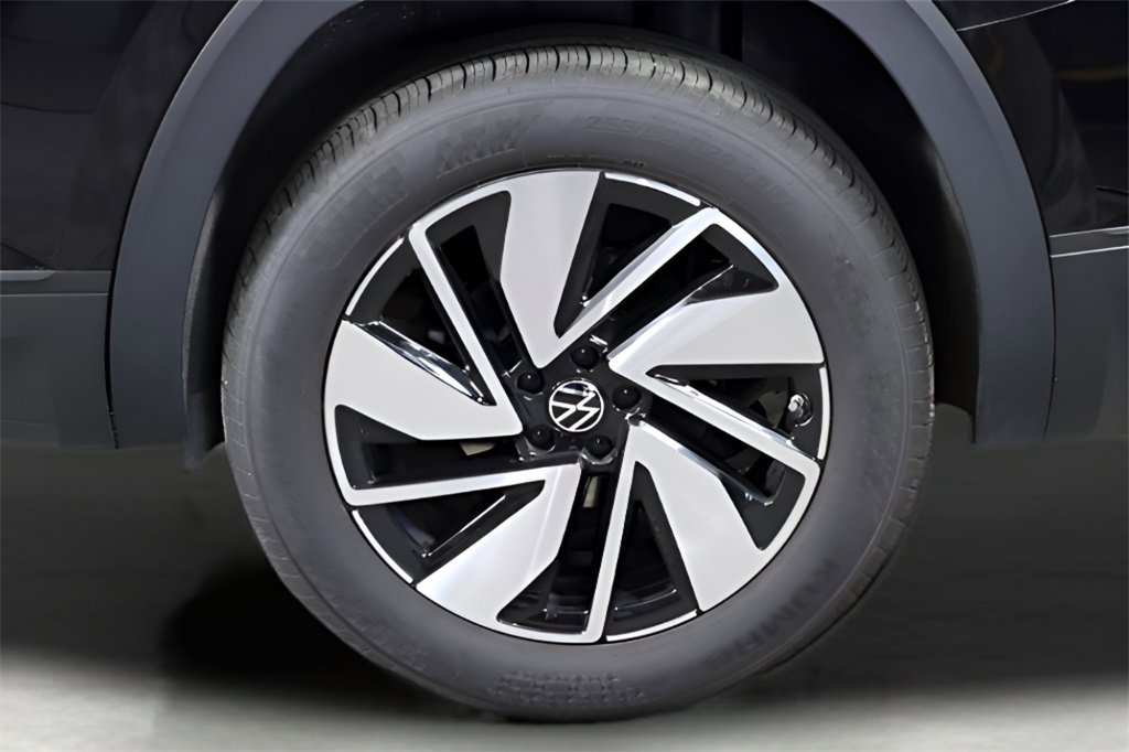 Used 2025 Volkswagen Atlas SE image 9