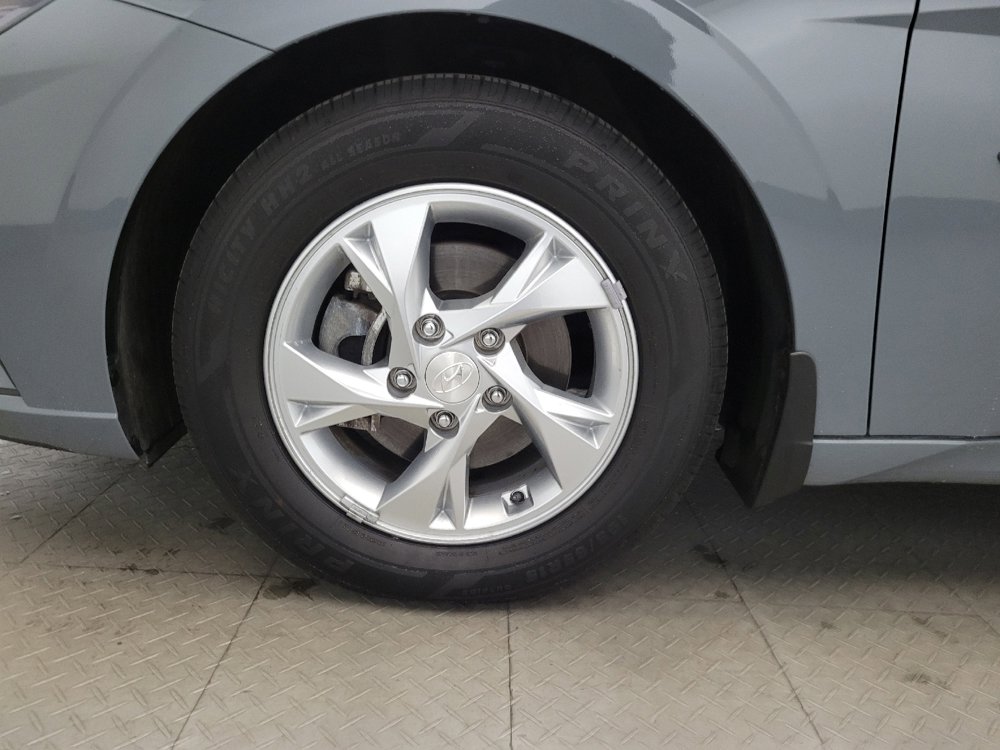 Used 2022 Hyundai Elantra SE image 31