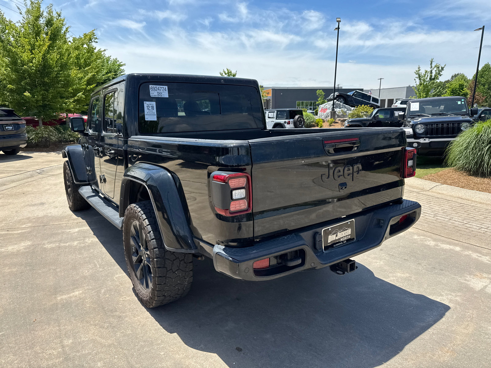 Certified 2022 Jeep Gladiator Overland AWD/4WD image 10