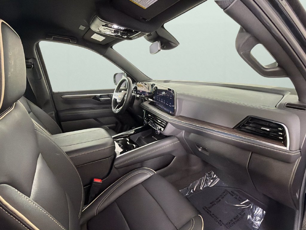 Used 2026 Chevrolet Suburban Premier AWD/4WD image 30
