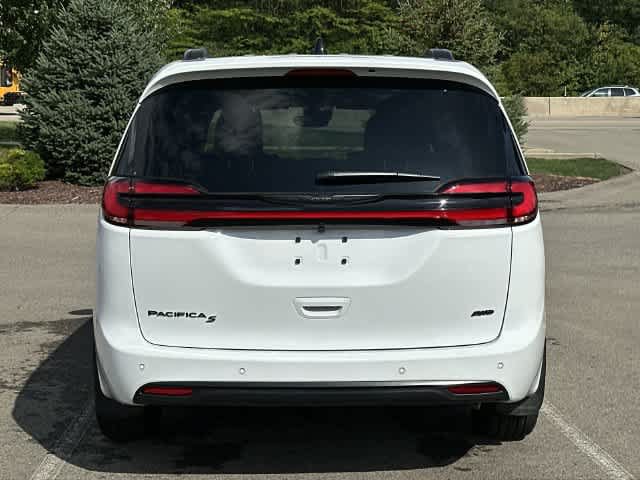 Used 2026 Chrysler Pacifica Select w/ S Appearance Package AWD/4WD image 4