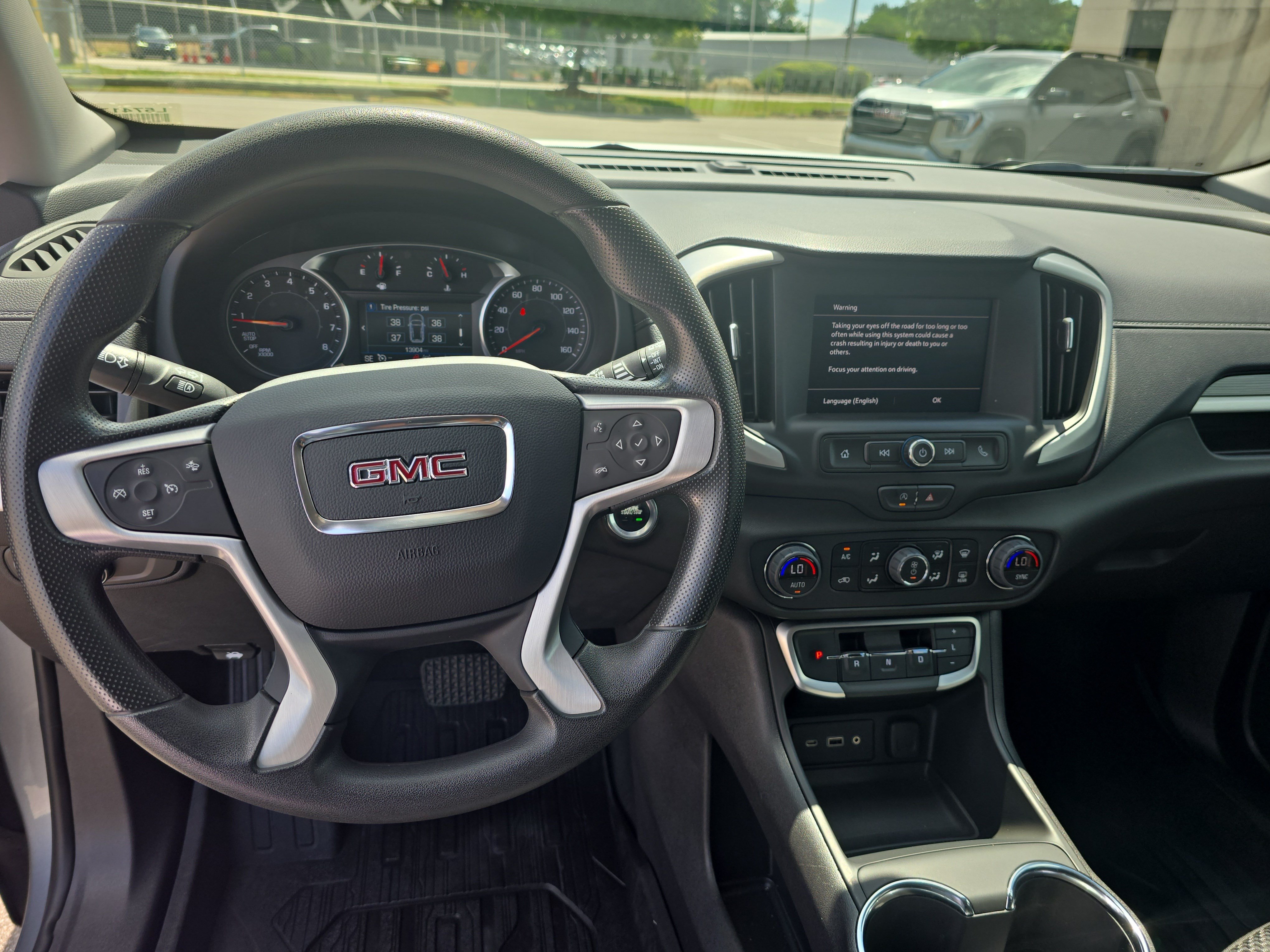 Used 2024 GMC Terrain SLE w/ Driver Convenience Package FWD image 15