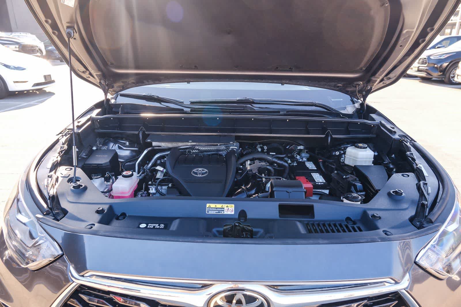 Used 2023 Toyota Highlander Limited FWD image 30