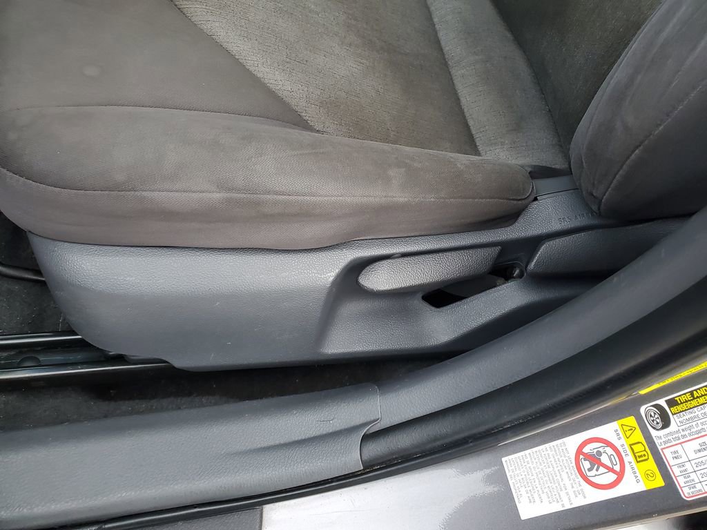 Used 2018 Toyota Camry L image 14