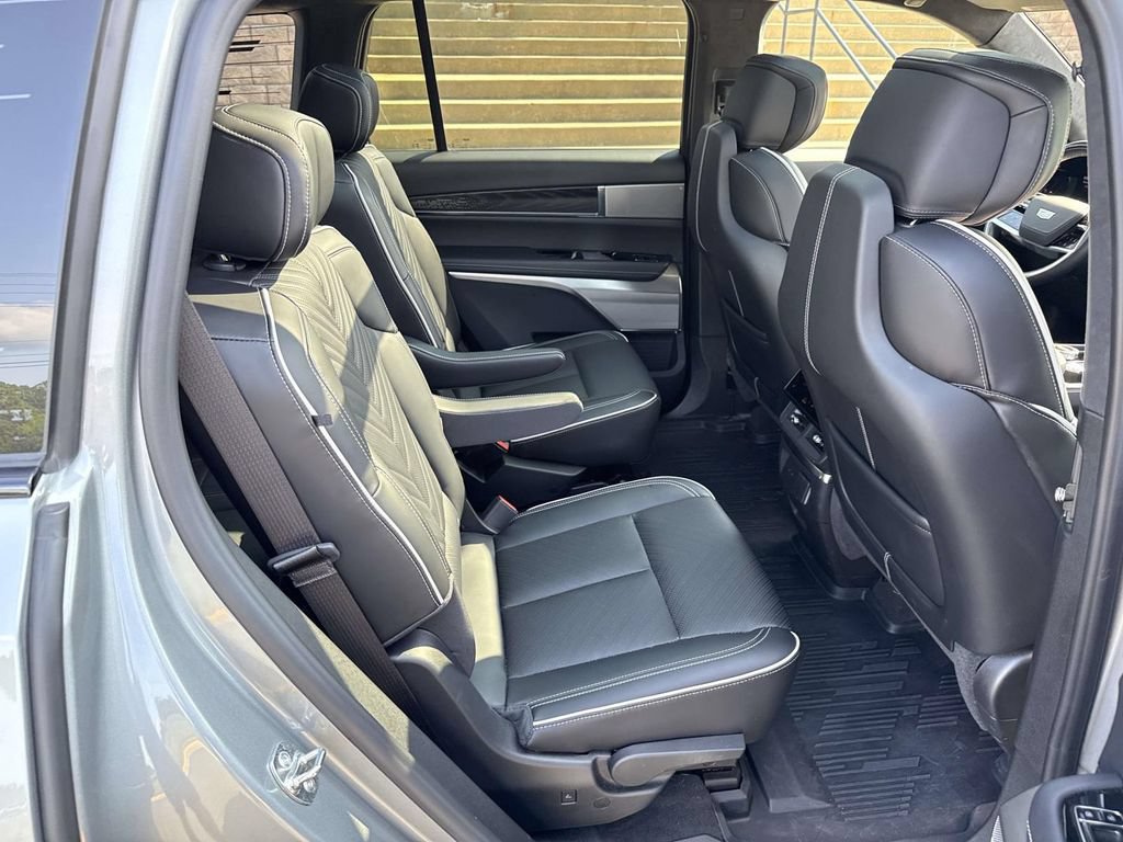 Used 2026 Cadillac Vistiq Platinum w/ LPO, Floor Liner Package AWD/4WD image 11
