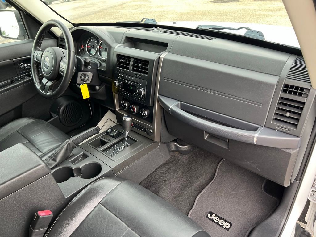 Used 2012 Jeep Liberty Sport image 11
