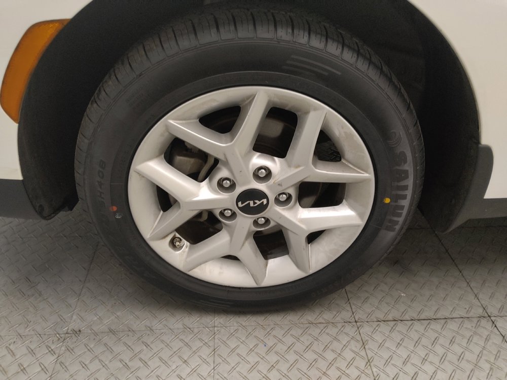 Used 2025 Kia Soul LX w/ LX Technology Package FWD image 31