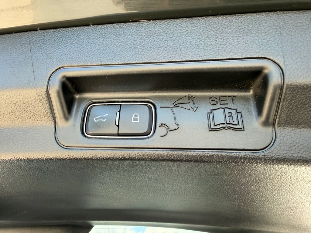 Used 2022 Ford Explorer XLT w/ Equipment Group 202A AWD/4WD image 30